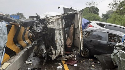 Perjalanan Terganggu! Jalur Tol Cipularang Arah Jakarta Ditutup Akibat Kecelakaan Hebat-ggxpj5.com
