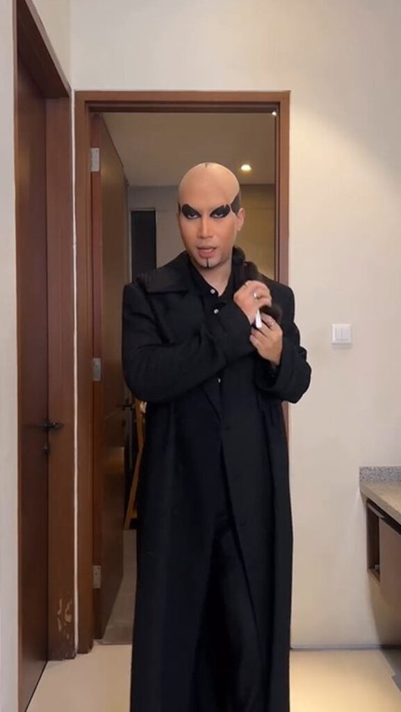 Lupakan Kostum Horor, Vidi Aldiano Jadi Deddy Corbuzier Malah Bikin Netizen Ketawa-ggxpj5.com
